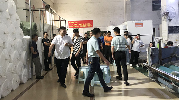 智成纖維8周年廠慶運動會初賽緊張進(jìn)行中