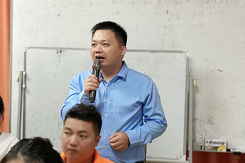 業(yè)務(wù)部吳鐘亮