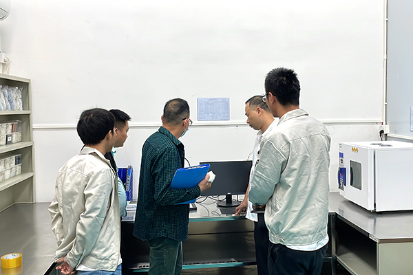 針刺棉車間客戶來(lái)訪