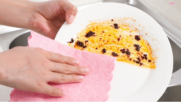 廚房有椰殼抹布，油污也沒什么大不了