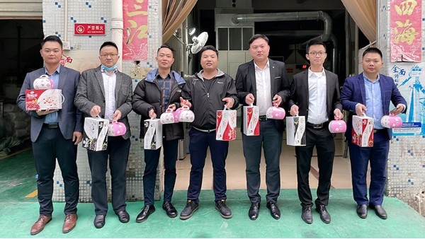 生日快樂！美好時光，你我同行！