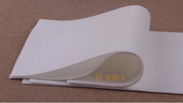 白色針刺無紡布根據(jù)不同的用途、規(guī)格生產(chǎn)